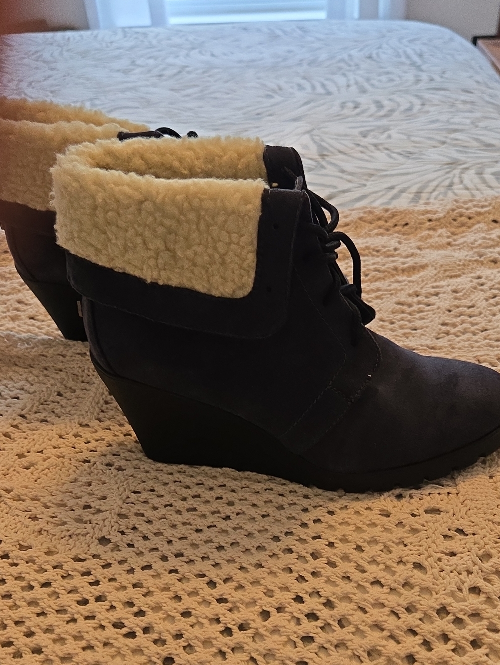 NAUTICAWedge Ankle Boots with Shearling Collar - Navy Size 6.5 Womens.